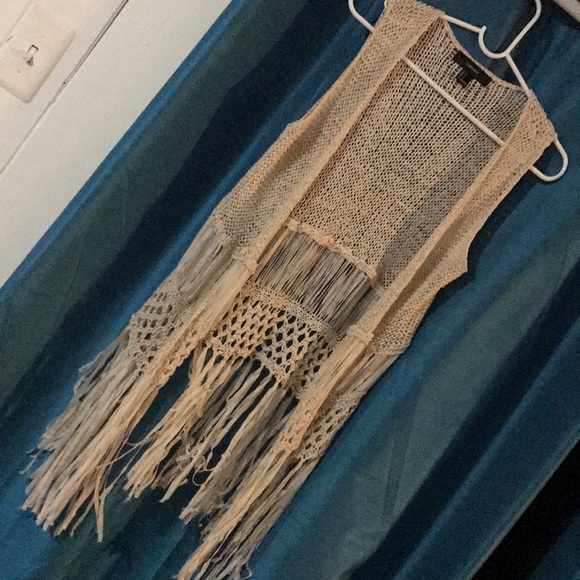 Knit vest with fringes - Picture 1 of 2